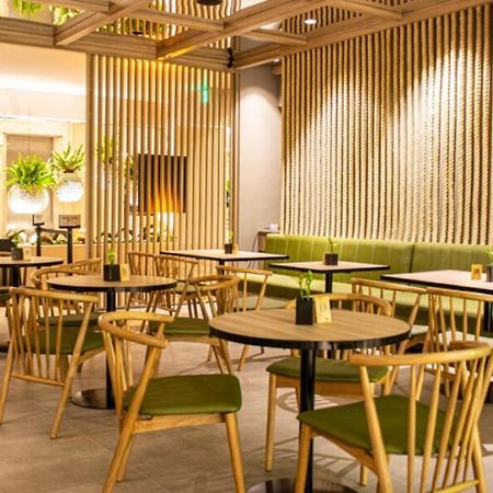 Hotel Estelar Altamira Ибаге Экстерьер фото Interior of a typical Starbucks in China