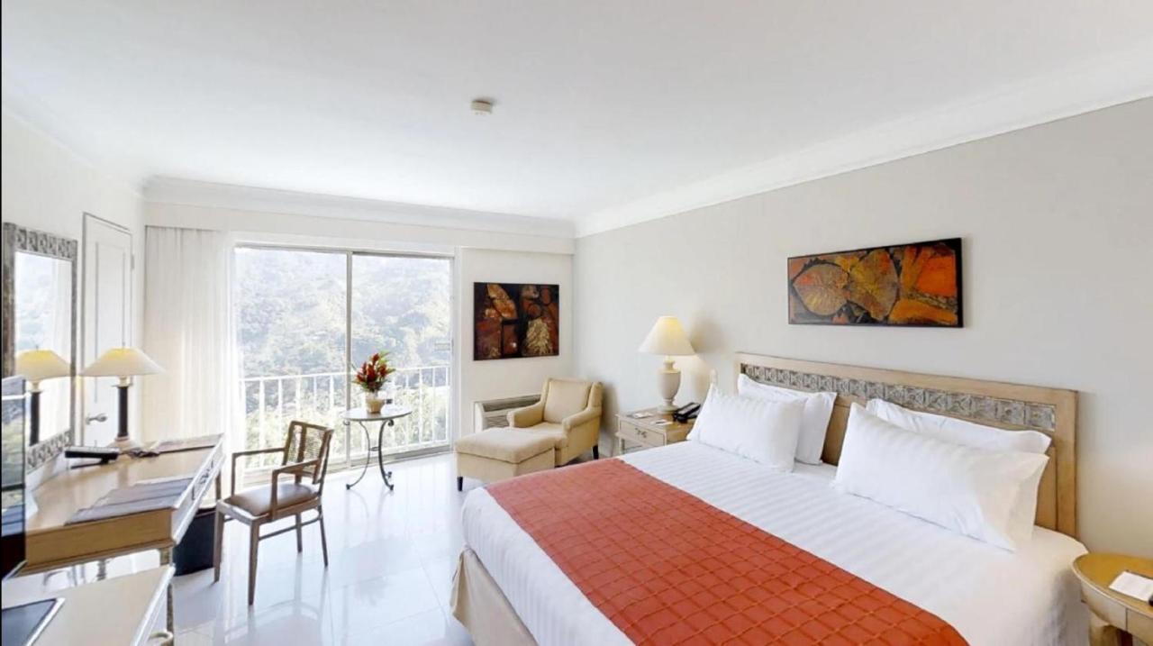 Hotel Estelar Altamira Ибаге Экстерьер фото A room at the hotel