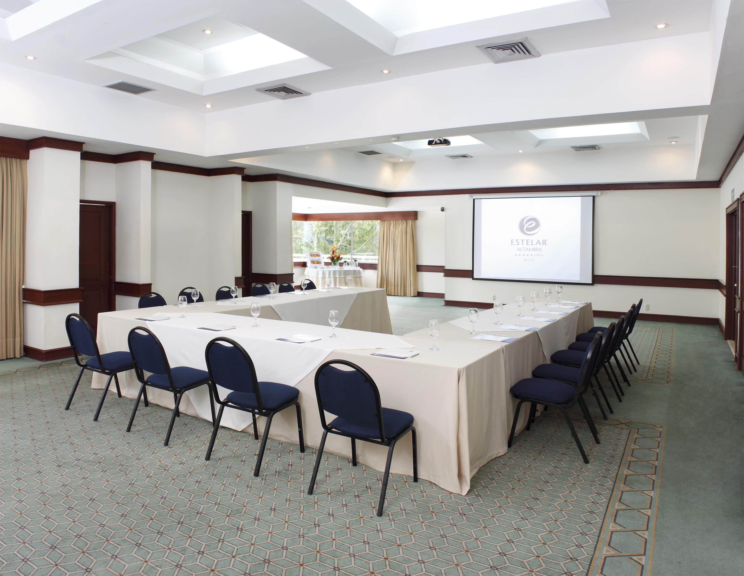 Hotel Estelar Altamira Ибаге Экстерьер фото Meeting room at the hotel