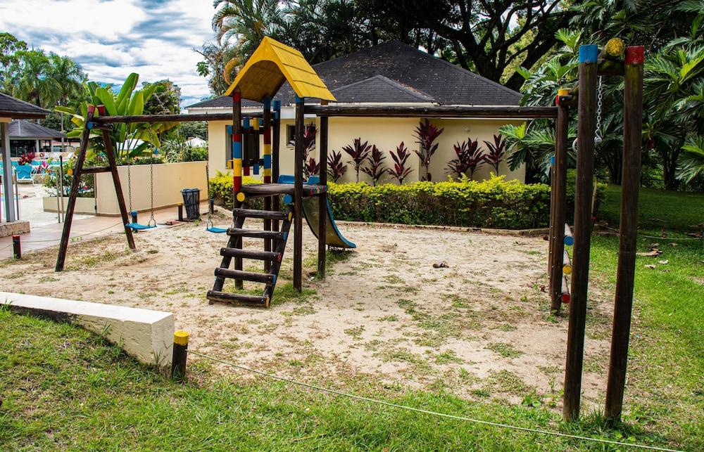 Hotel Estelar Altamira Ибаге Экстерьер фото Playground at the National Museum of Natural History