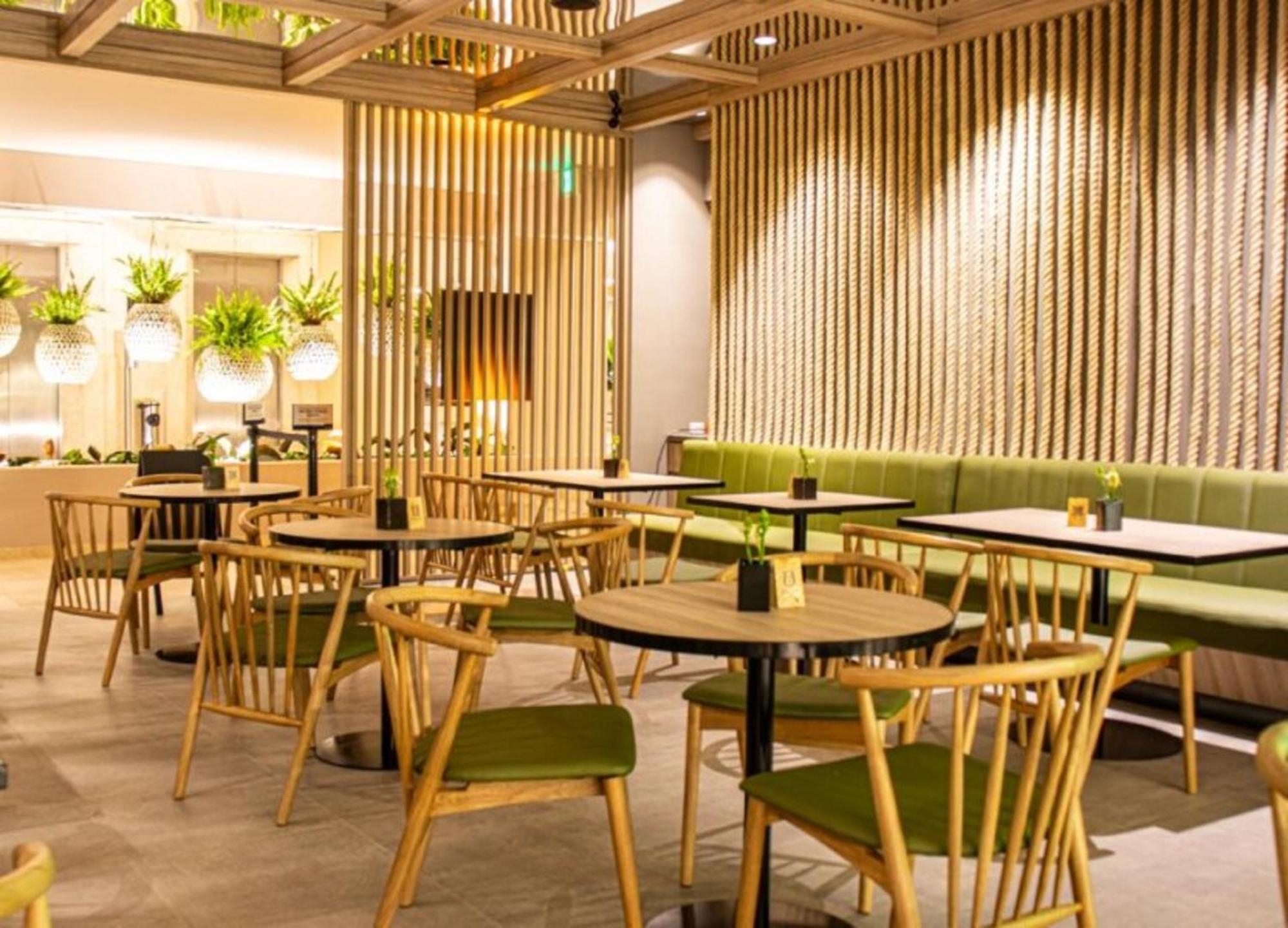 Hotel Estelar Altamira Ибаге Экстерьер фото Interior of a typical Starbucks in China