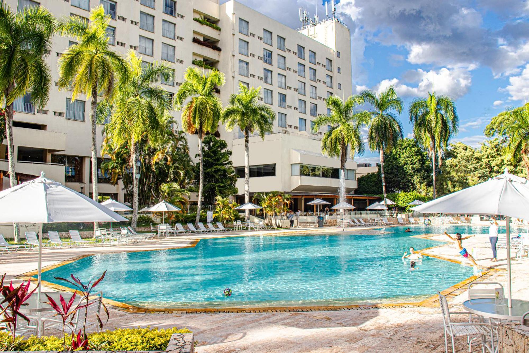 Hotel Estelar Altamira Ибаге Экстерьер фото The pool at the hotel